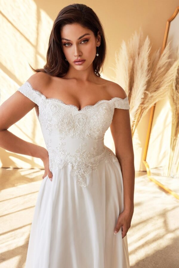 Vestido de Novia con Encaje y Hombros Descubiertos - Imagen 2