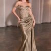 Vestido con Hombros Descubiertos y Corpi?o Adornado con Encaje