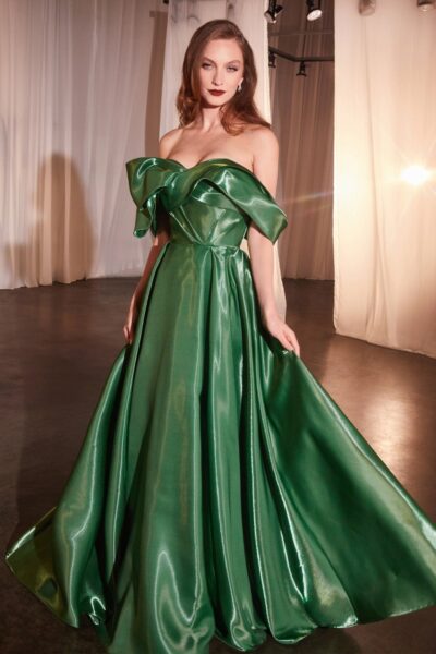 Vestido de Gala Off-The-Shoulder con un Escote Asim?trico en Forma de Coraz?n