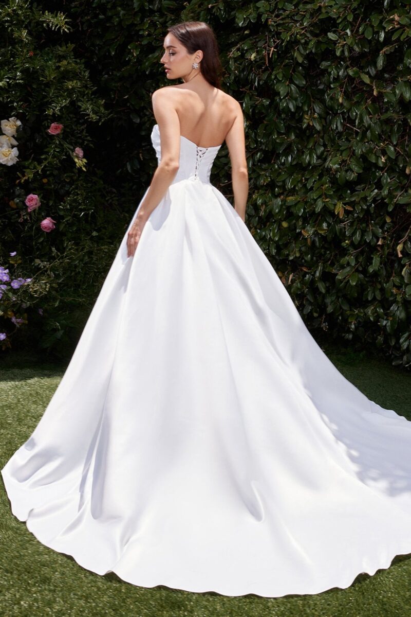 Vestido de Bola de Satín, Escote Corazón sin Tirantes con un Corpiño con Huesos - Imagen 4