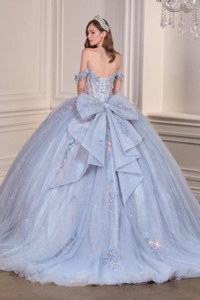 Vestido de Gala para Quinceañera en Tul Brillante con Hombros Caídos y Lazo en Capas